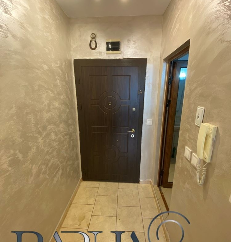 Отдава Под Наем Обзаведен Апартамент с Двойно Паркомясто Възраждане 1 - 0