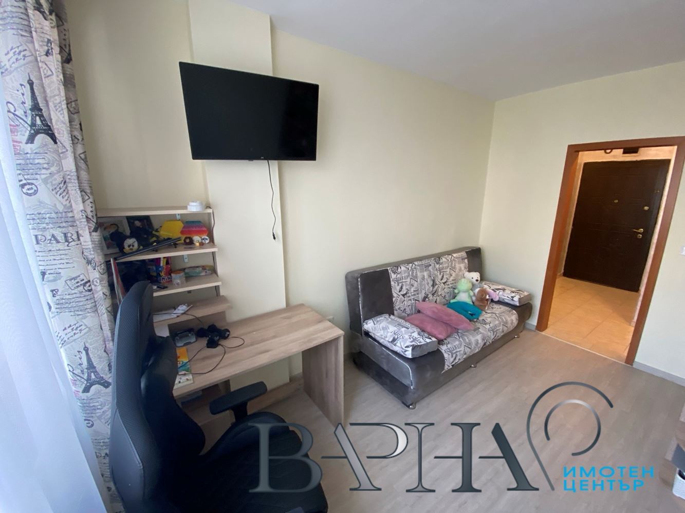 Отдава Под Наем Обзаведен Апартамент с Двойно Паркомясто Възраждане 1 - 0