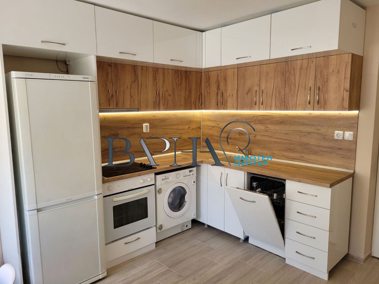 Под Наем Тристаен Обзаведен Апартамент - 0