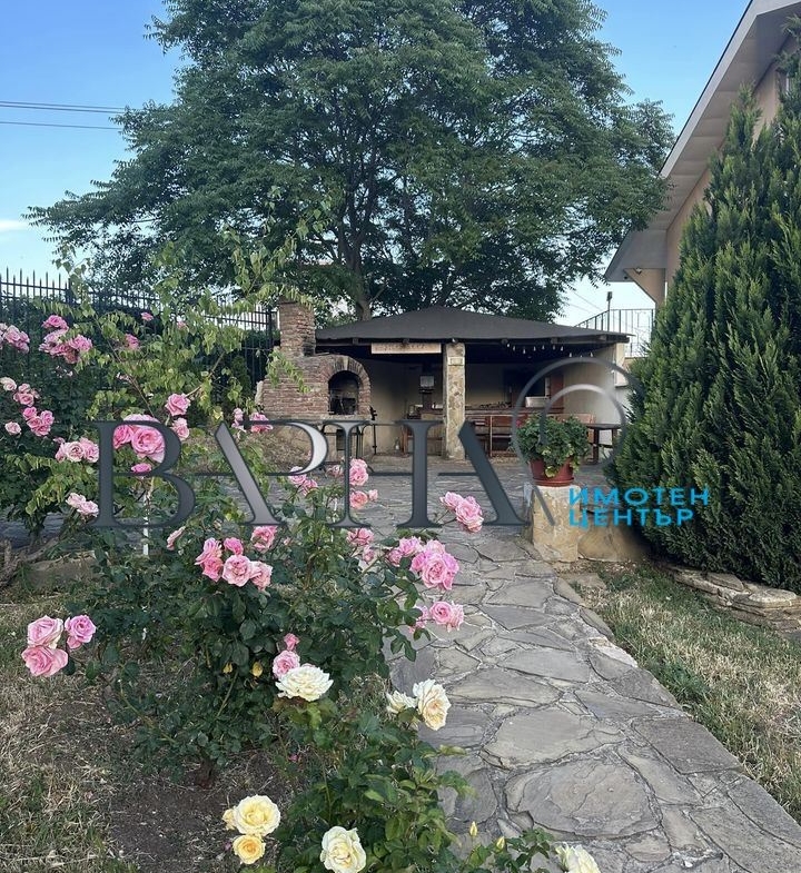 Продава Двустаен Апартамент с Паркомясто - 0