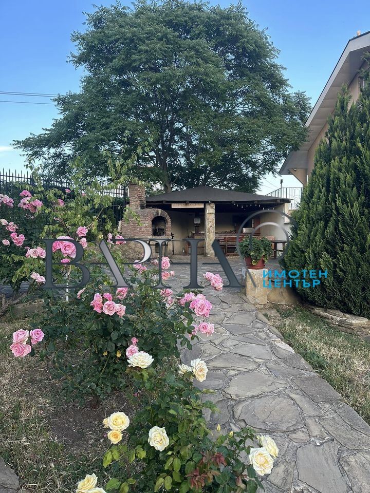 Продава Двустаен Апартамент с Паркомясто - 0