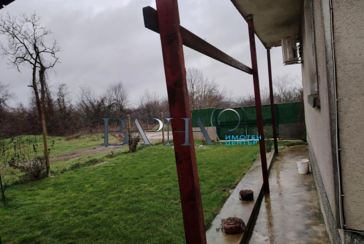 Продава Къща с Двор в с. Аврен - 0