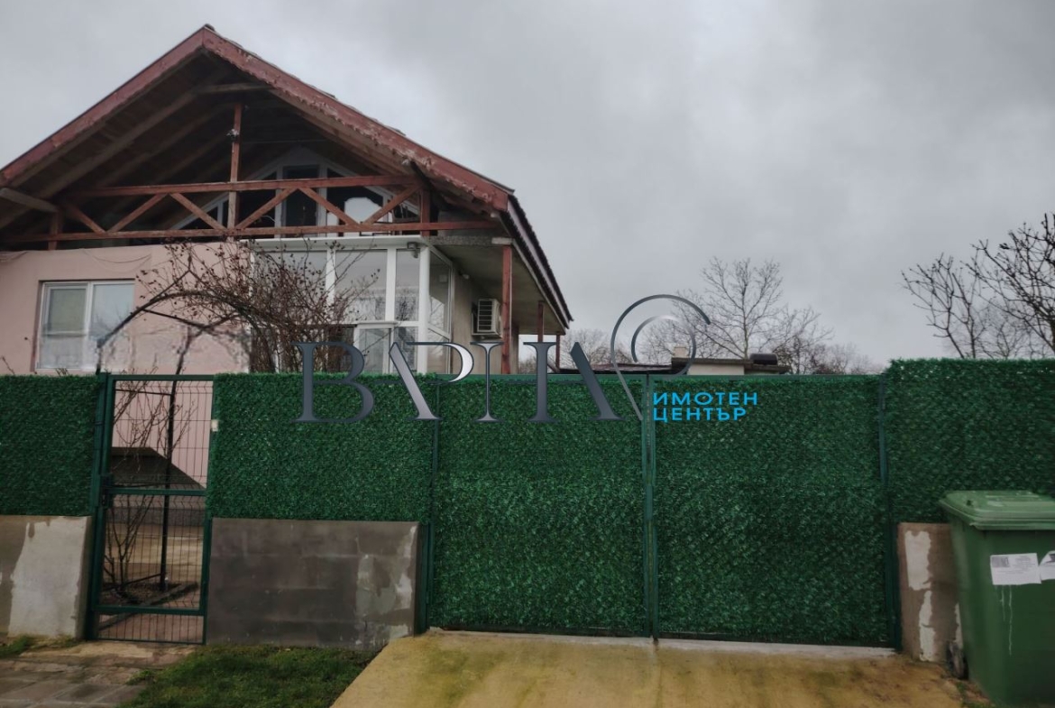 Продава Къща с Двор в с. Аврен - 0