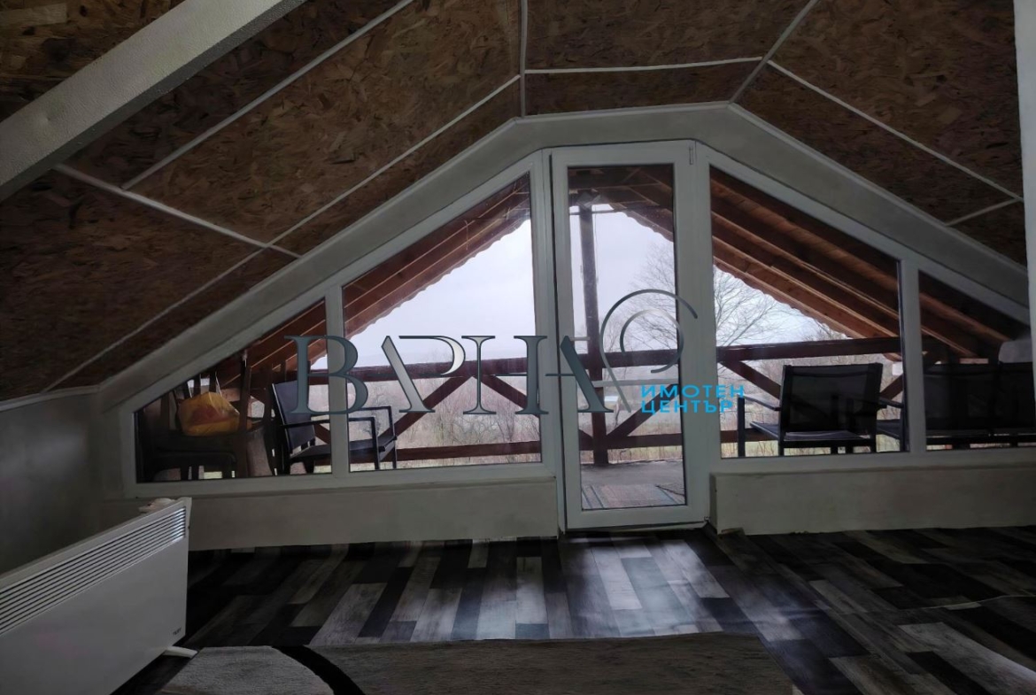 Продава Къща с Двор в с. Аврен - 0