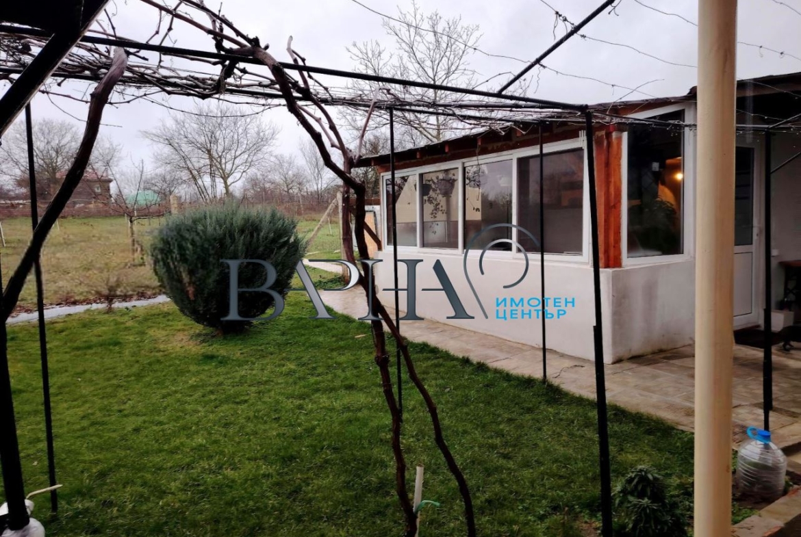 Продава Къща с Двор в с. Аврен - 0