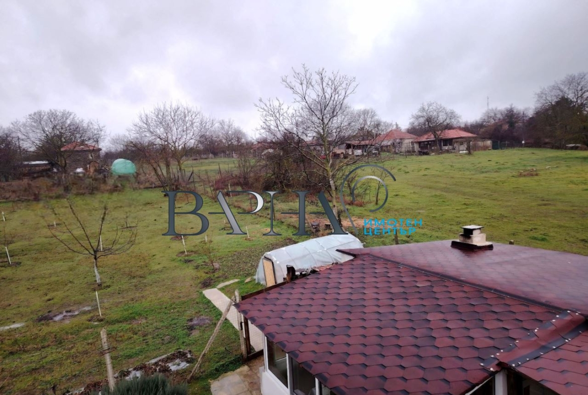 Продава Къща с Двор в с. Аврен - 0