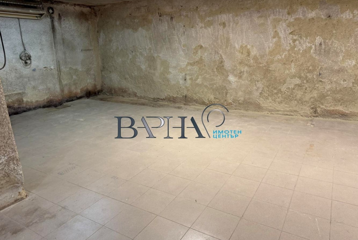 Гараж - Варна, Левски - 0