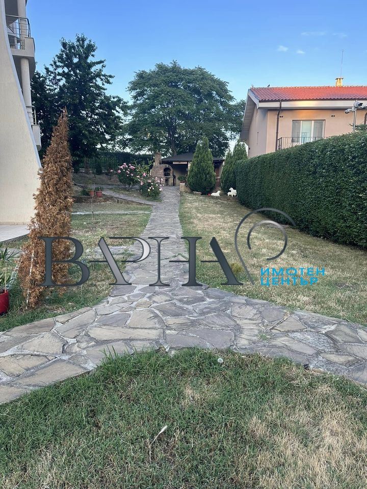 Продава Двустаен Апартамент с Паркомясто - 0