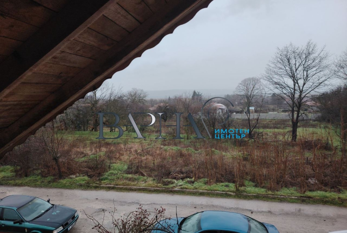 Продава Къща с Двор в с. Аврен - 0