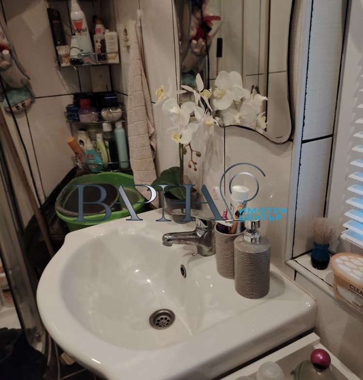 Продава Къща с Двор в с. Аврен - 0