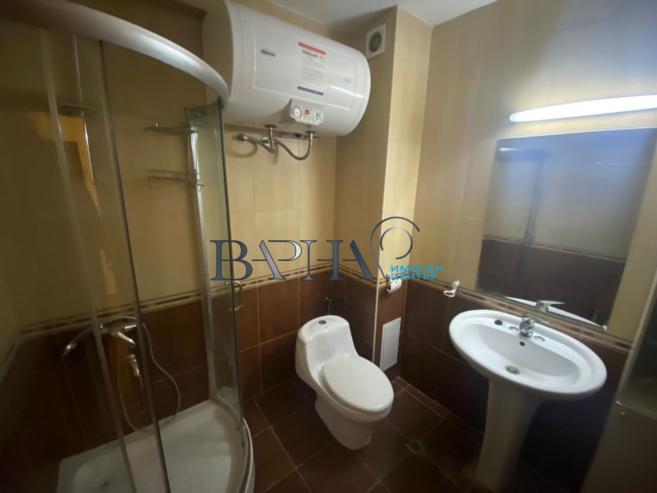 Просторен Двустаен Апартамент - 0