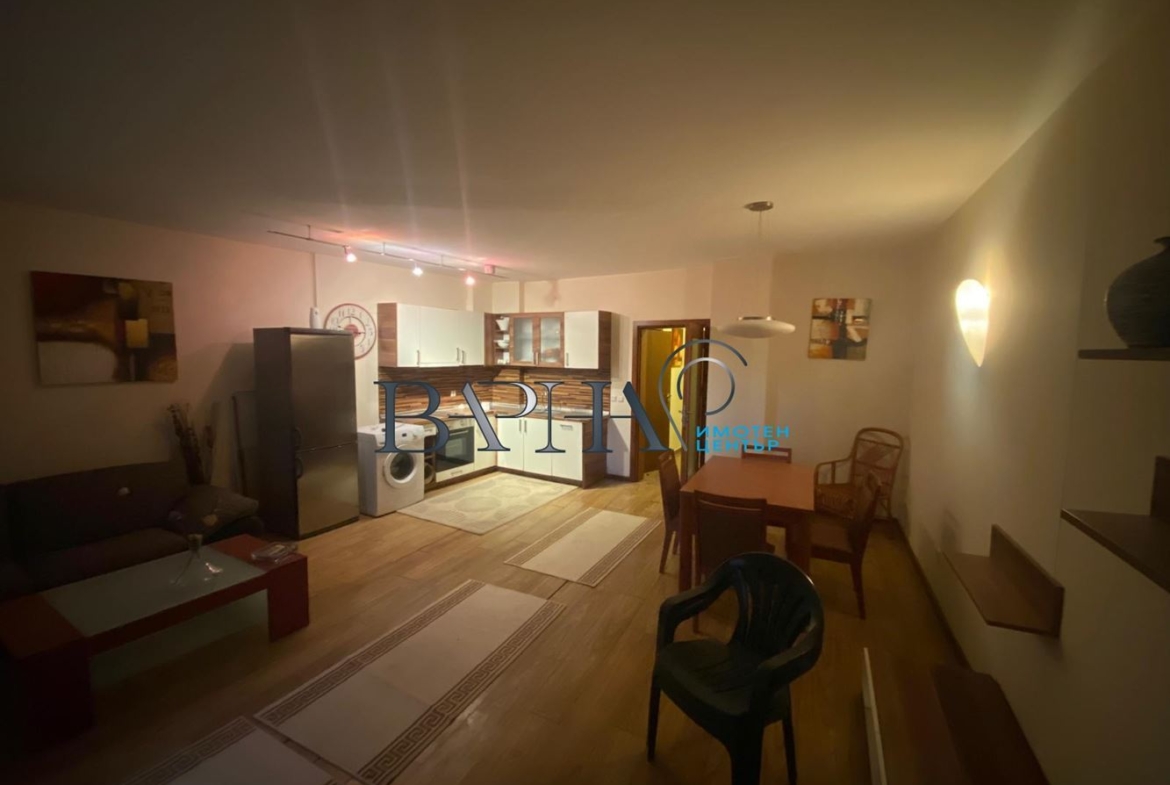 Просторен Двустаен Апартамент - 0