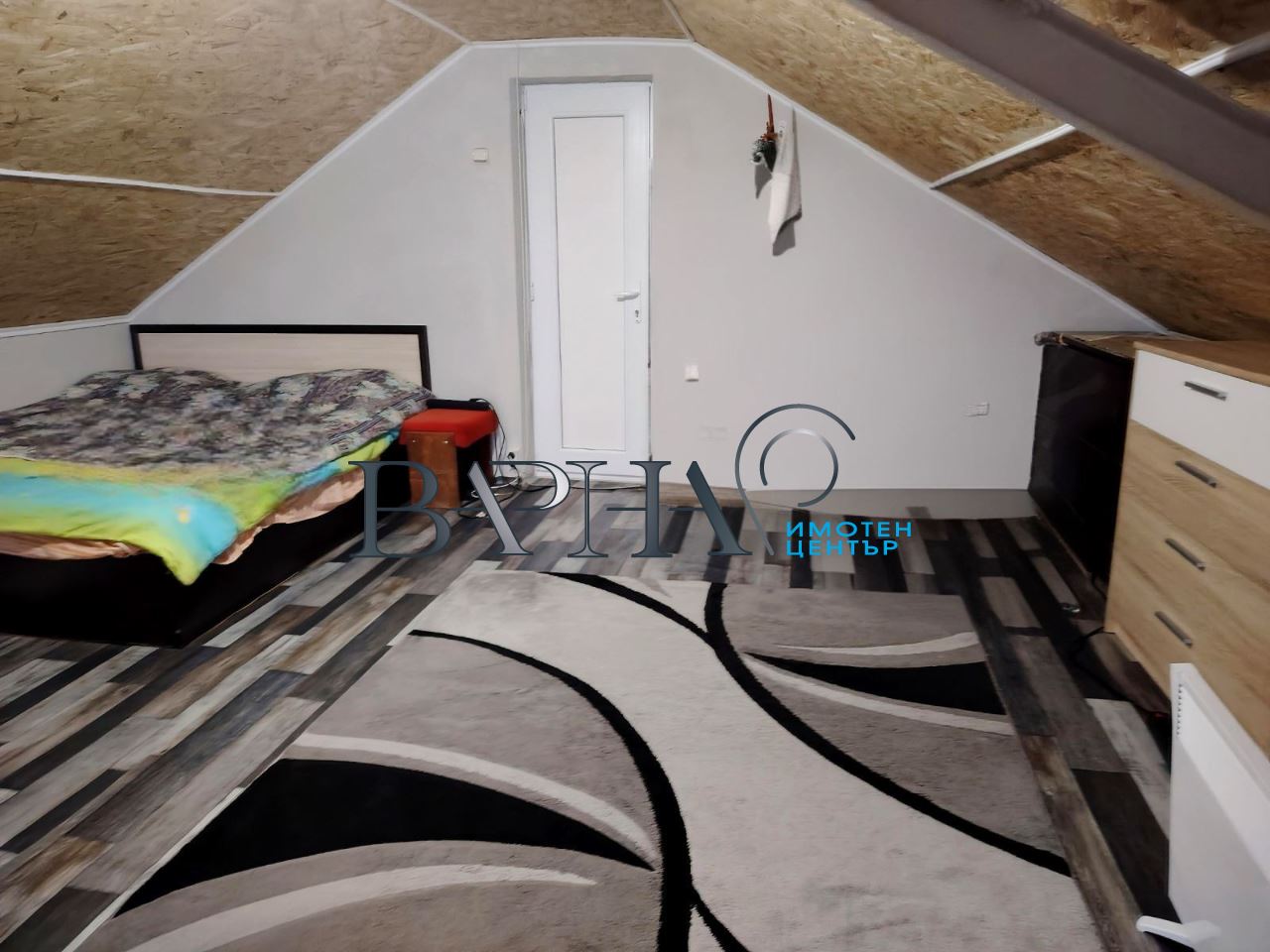 Продава Къща с Двор в с. Аврен - 0