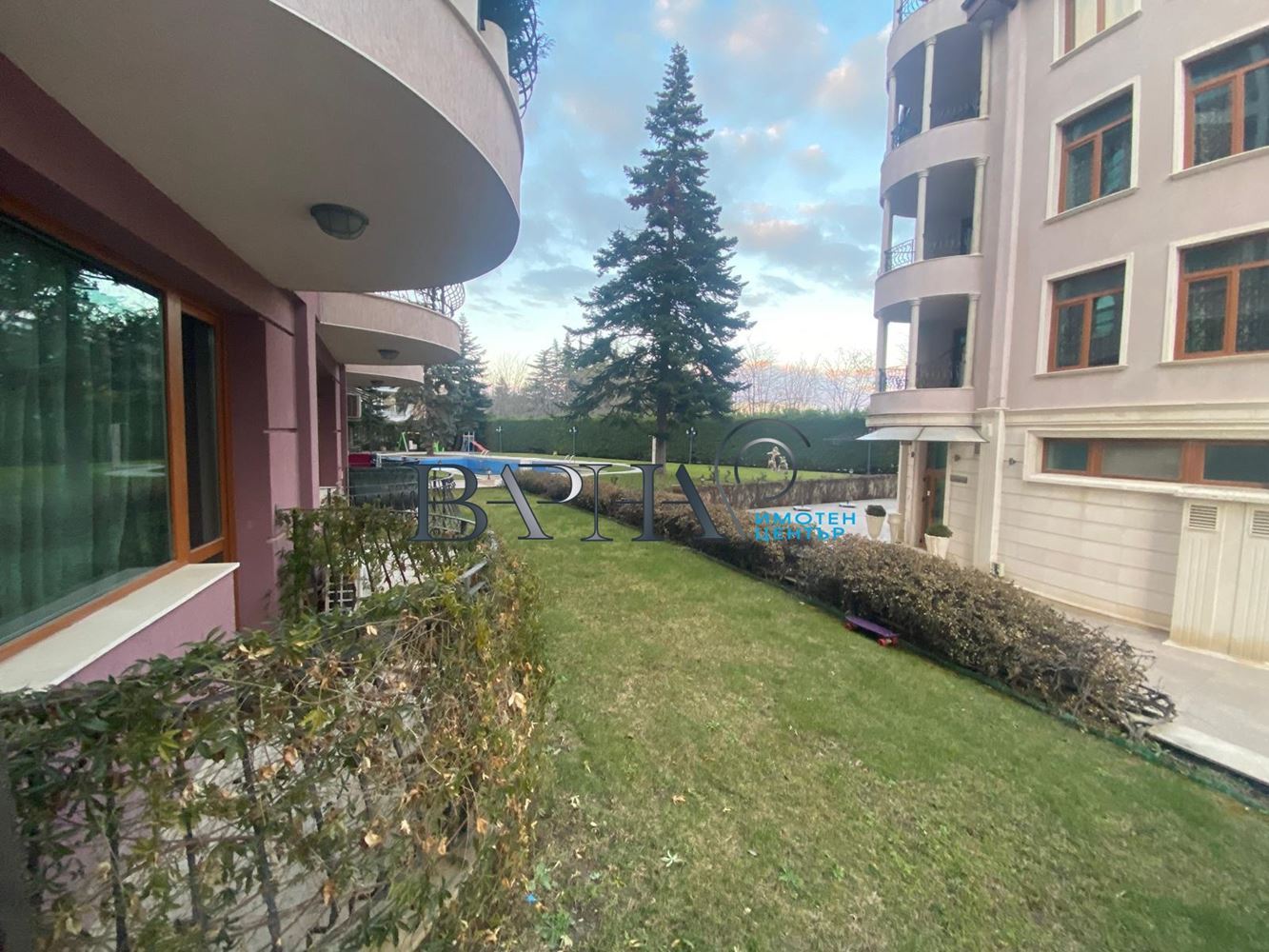 Просторен Двустаен Апартамент - 0