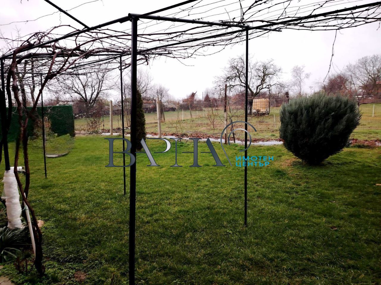 Продава Къща с Двор в с. Аврен - 0