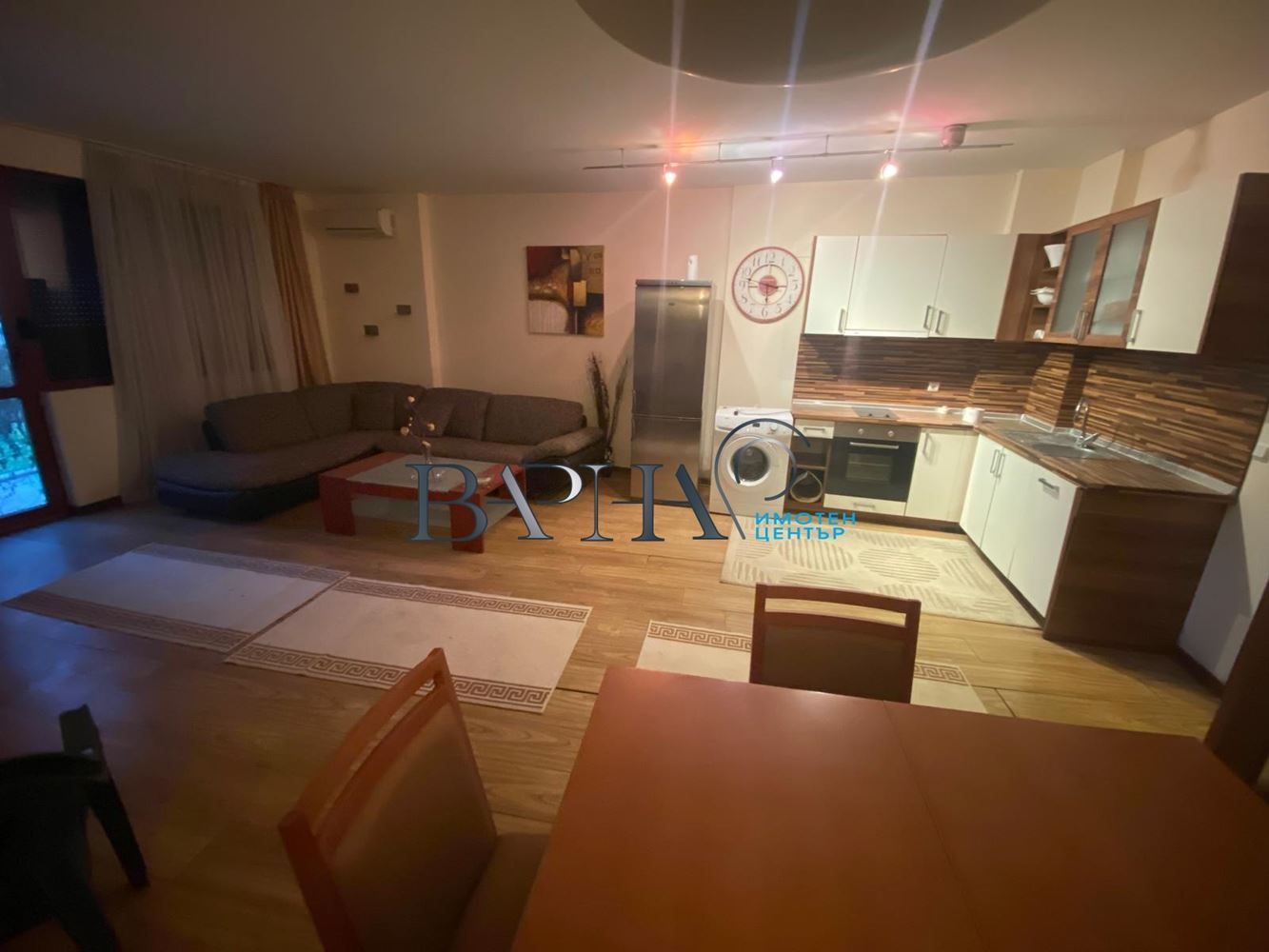 Просторен Двустаен Апартамент - 0