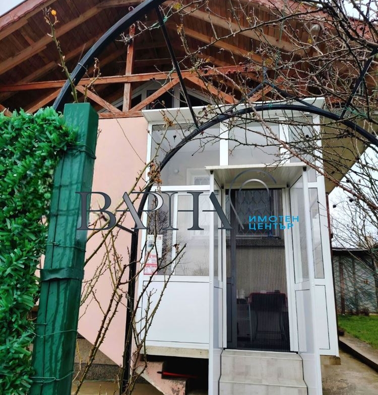 Продава Къща с Двор в с. Аврен - 0