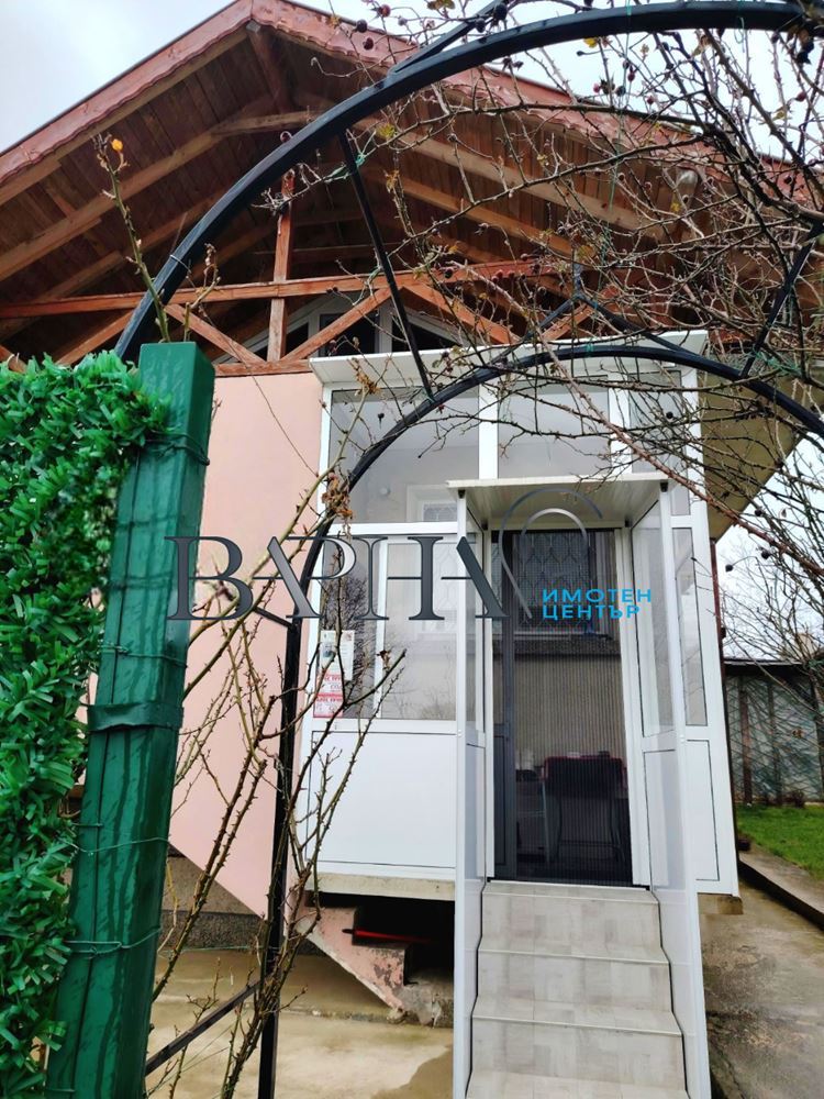 Продава Къща с Двор в с. Аврен - 0