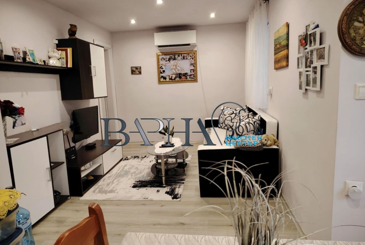 Продава Къща с Двор в с. Аврен - 0