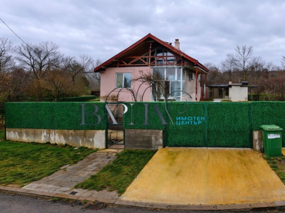 Продава Къща с Двор в с. Аврен - 0