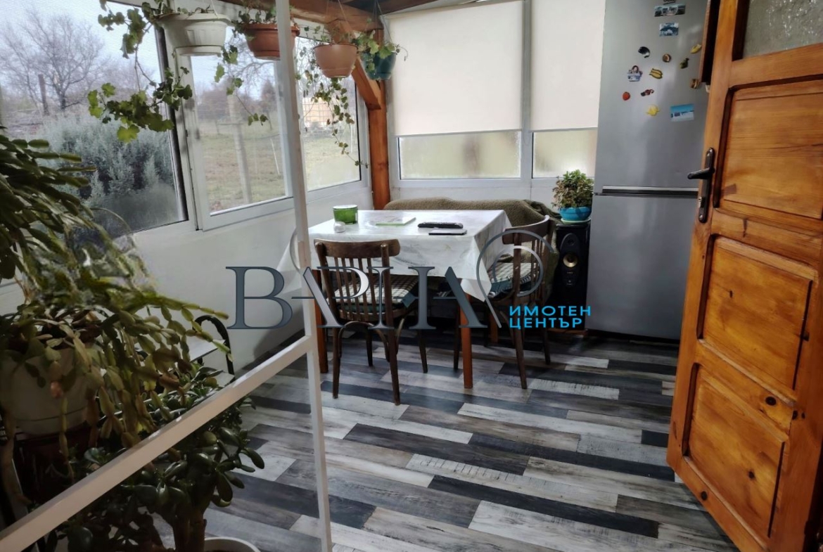 Продава Къща с Двор в с. Аврен - 0