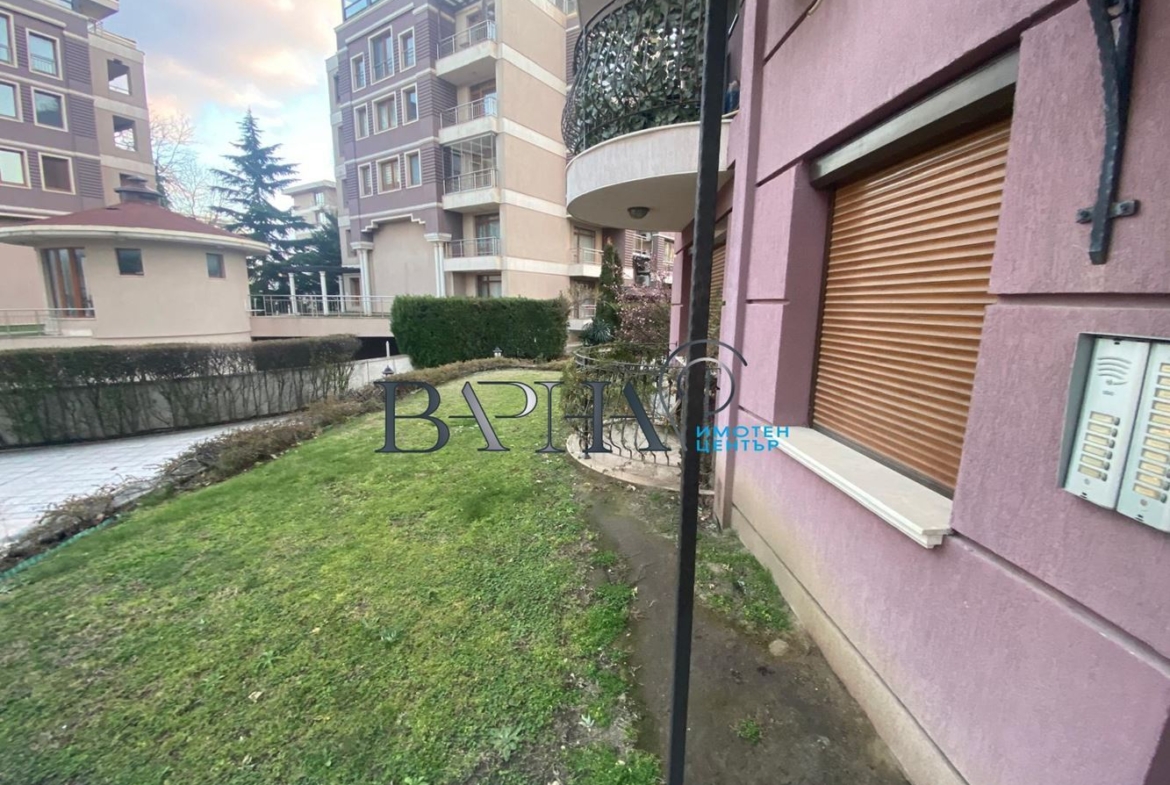 Просторен Двустаен Апартамент - 0