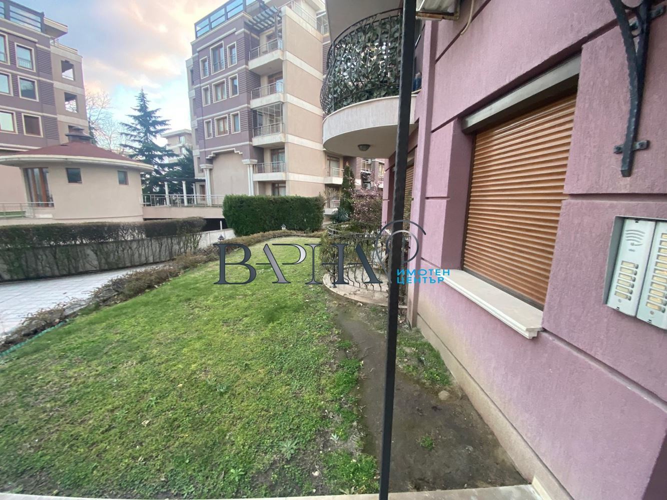 Просторен Двустаен Апартамент - 0