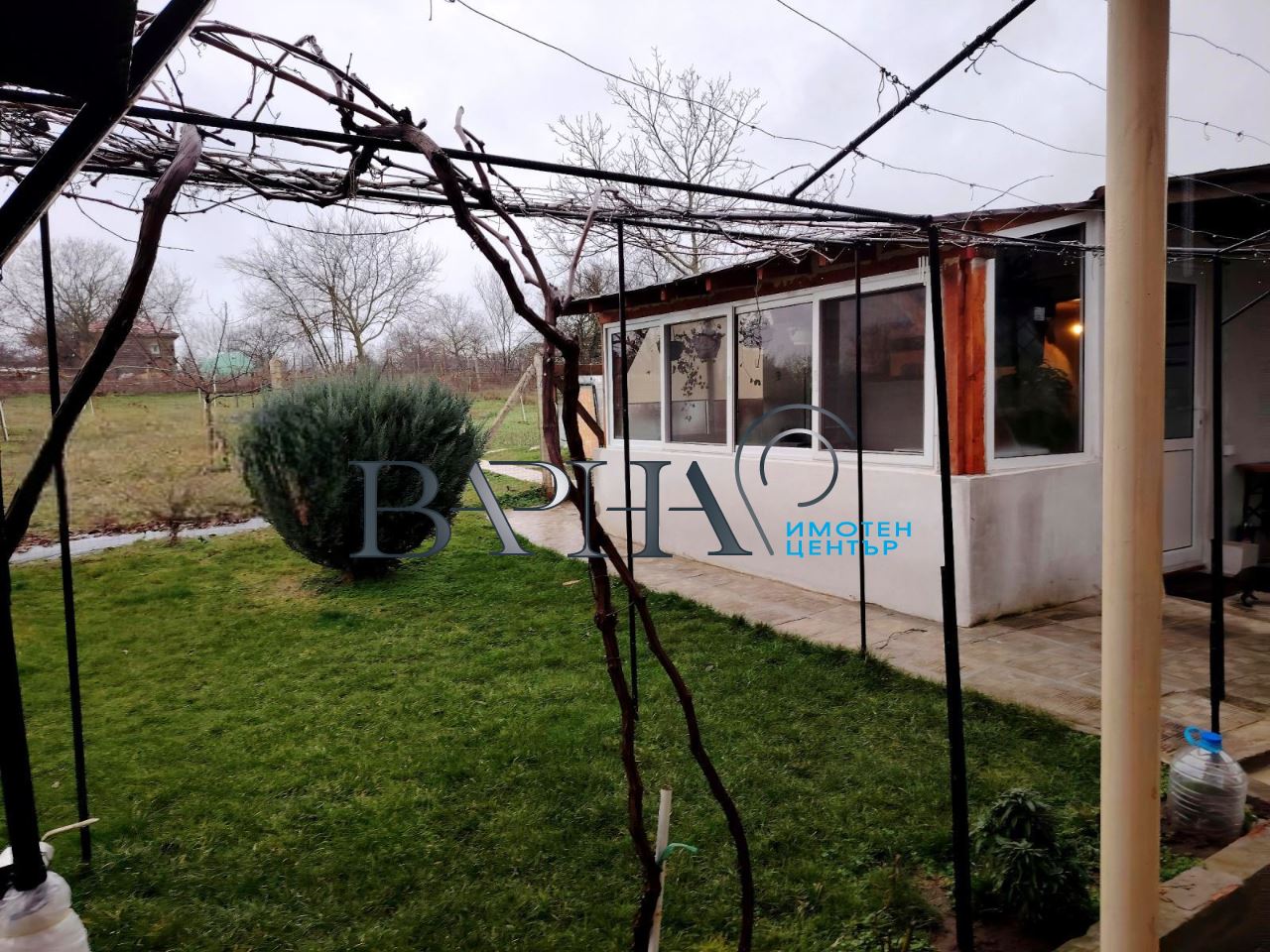 Продава Къща с Двор в с. Аврен - 0