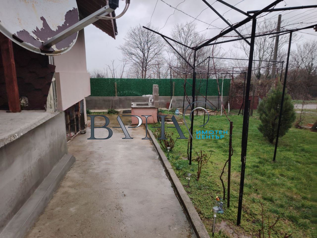 Продава Къща с Двор в с. Аврен - 0