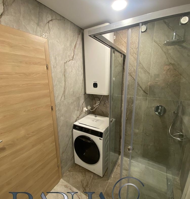 Луксозен Тристаен Апартамент Първи Наематели - 0