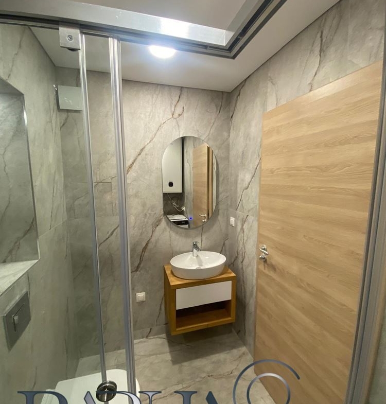 Луксозен Тристаен Апартамент Първи Наематели - 0