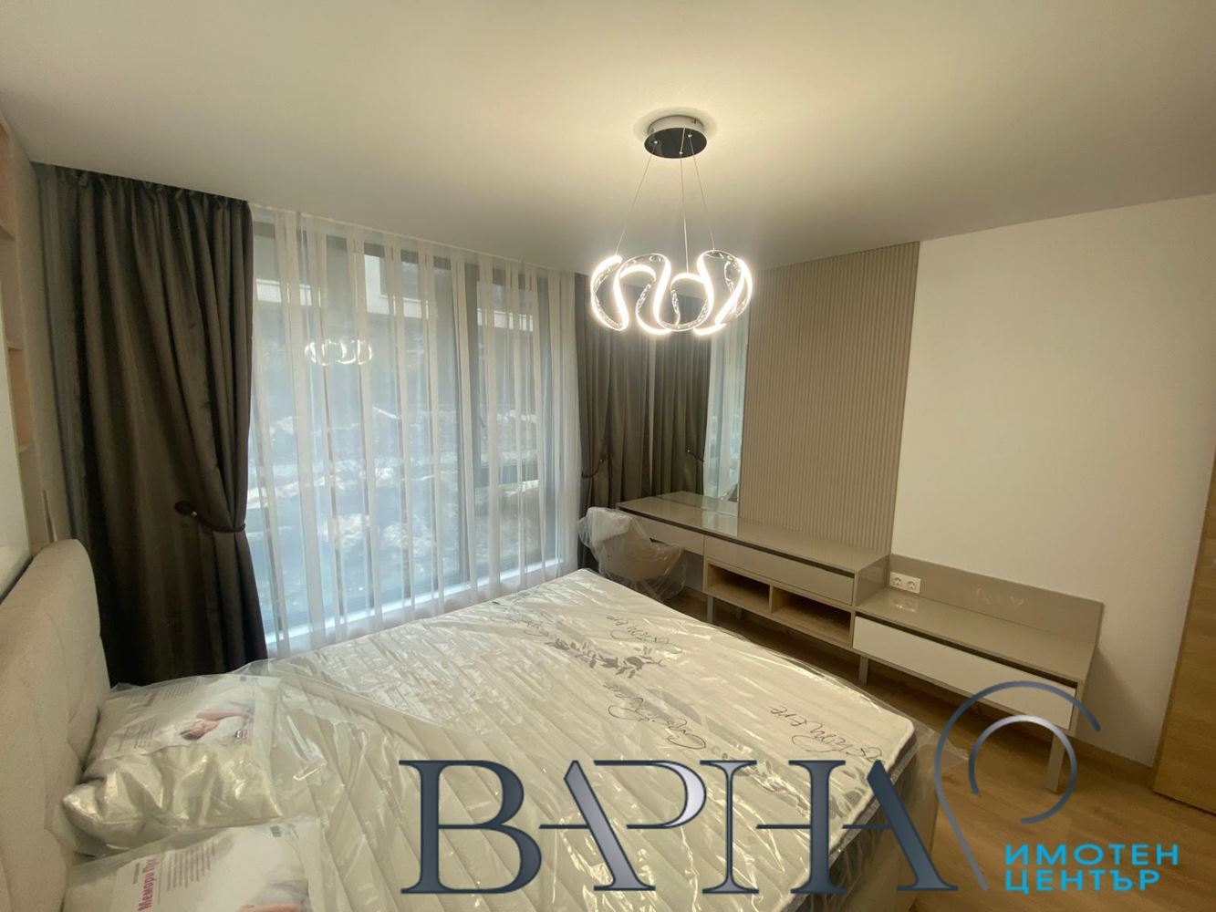 Луксозен Тристаен Апартамент Първи Наематели - 0