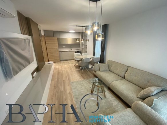 Луксозен Тристаен Апартамент Първи Наематели - 0