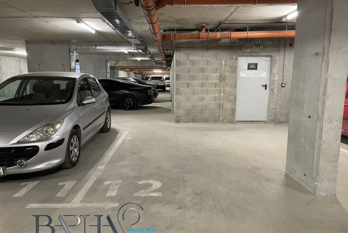 Гараж - Варна, Колхозен пазар - 0